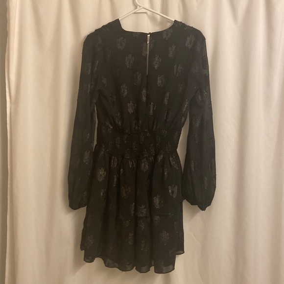 Beautiful flowy dress, long sleeves, very flattering - Picture 2 of 5